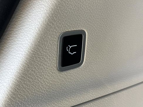 Used 2022 Chrysler Pacifica Limited image 41