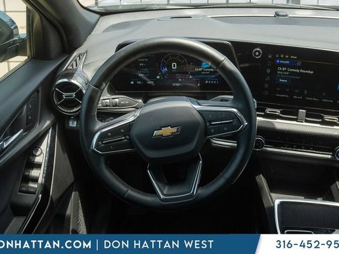 Used 2025 Chevrolet Equinox LT AWD/4WD image 5