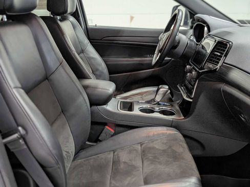 Used 2020 Jeep Grand Cherokee Laredo w/ Laredo X Package image 40