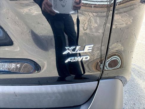 Used 2019 Toyota RAV4 XLE image 8