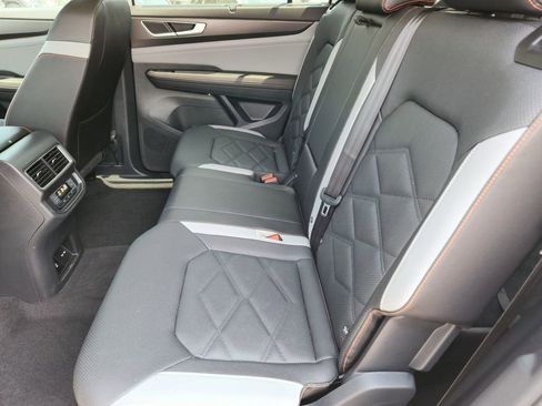 Used 2025 Volkswagen Atlas Peak Edition SE image 12