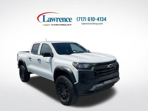 Used 2024 Chevrolet Colorado Trail Boss w/ Technology Package AWD/4WD image 1