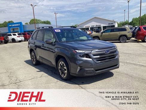 Used 2025 Subaru Forester Premium AWD/4WD image 1