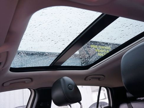 Used 2018 INFINITI QX30 Premium w/ Technology Package image 24