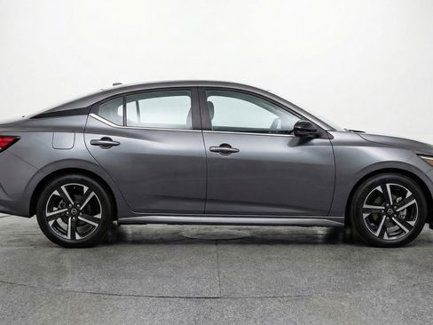 Used 2025 Nissan Sentra SV FWD image 11