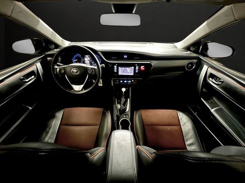 Used 2018 Toyota Corolla SE FWD image 12