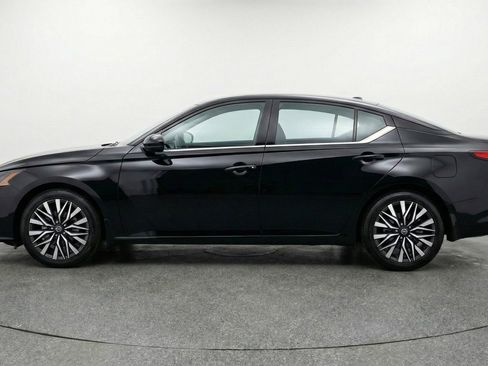 Used 2025 Nissan Altima 2.5 SV image 5