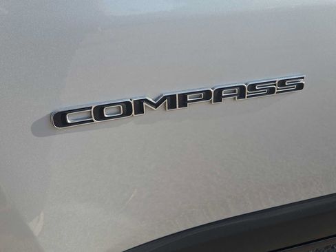 Used 2025 Jeep Compass Limited AWD/4WD image 12