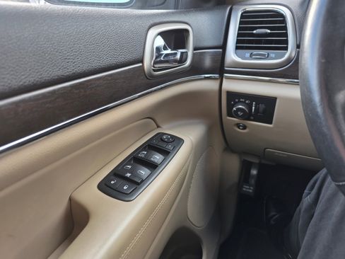 Used 2014 Jeep Grand Cherokee Limited w/ Luxury Group II image 18