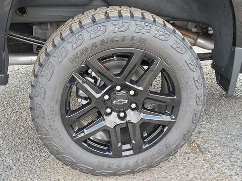 New 2025 Chevrolet Silverado 1500 LT Trail Boss w/ Dark Appearance Package image 31