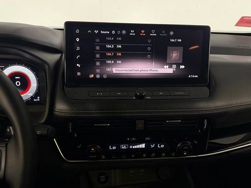 Used 2025 Nissan Rogue SL w/ Tech Package FWD image 17