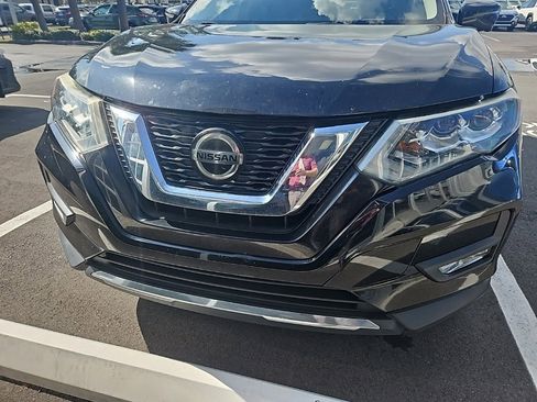 Used 2018 Nissan Rogue SL w/ Premium Package image 4