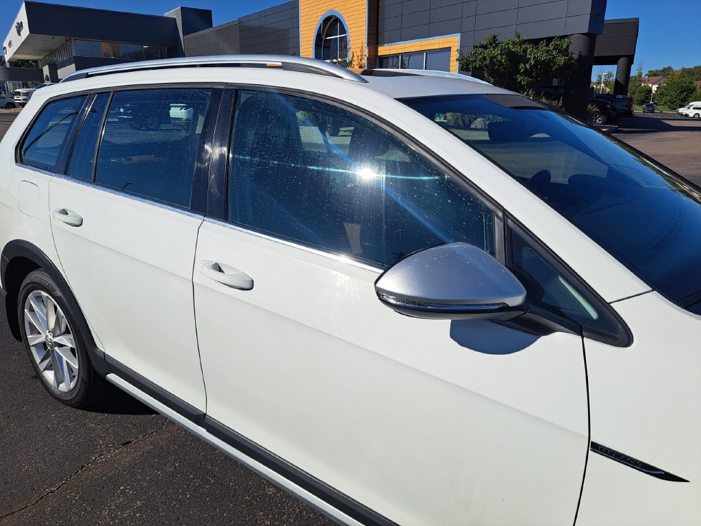 Used 2017 Volkswagen Golf Alltrack SE AWD/4WD image 34