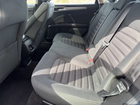 Used 2019 Ford Fusion SE FWD image 15
