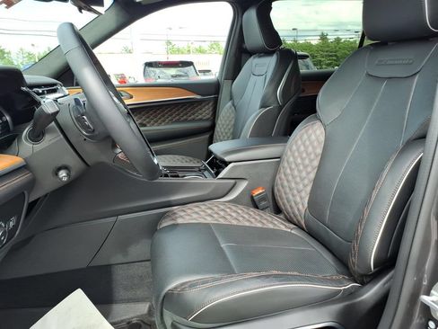 Used 2024 Jeep Grand Cherokee L Summit AWD/4WD image 14