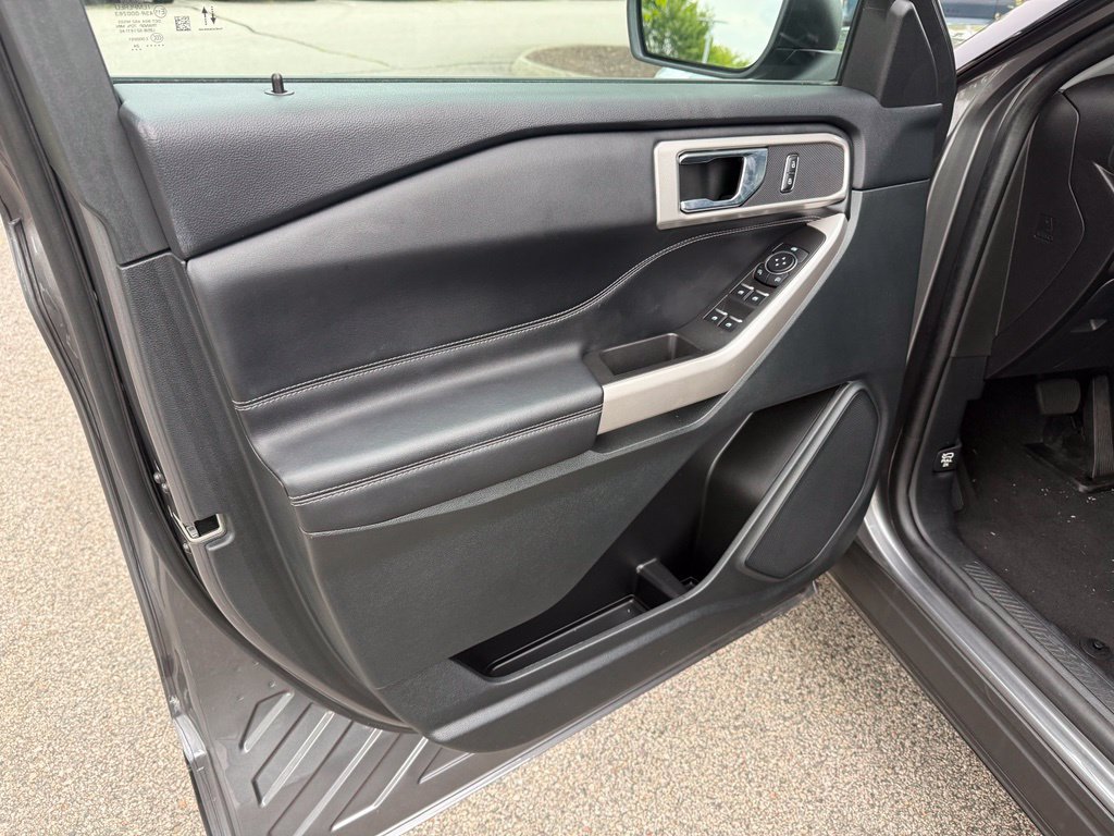 Used 2024 Ford Explorer XLT AWD/4WD image 14
