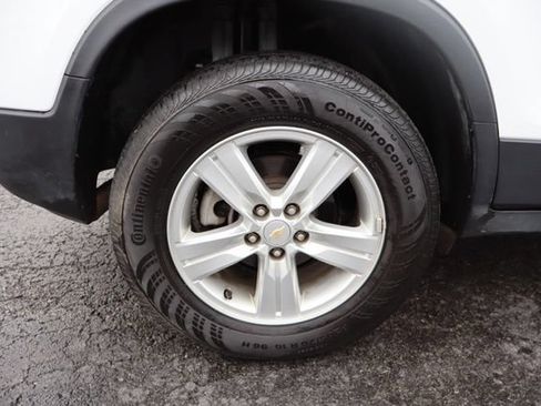 Used 2022 Chevrolet Trax LT w/ LT Convenience Package AWD/4WD image 38
