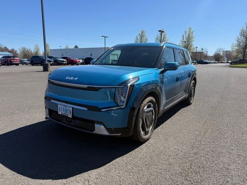 Used 2024 Kia EV9 Land image 3