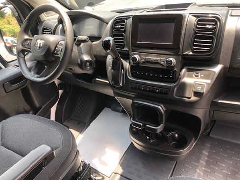 Used 2025 RAM ProMaster 2500 w/ U-Haul Equipment Group FWD image 25