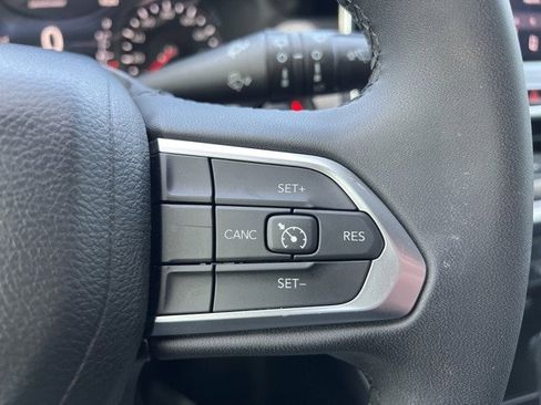 Used 2023 Jeep Compass Latitude image 19