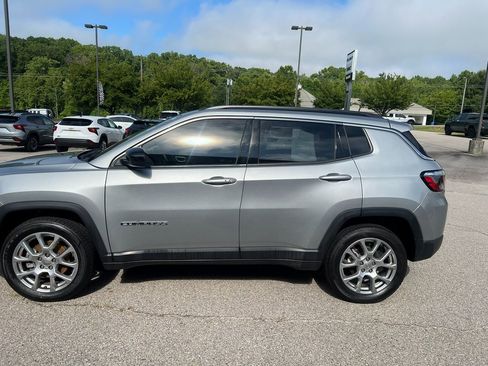 Used 2022 Jeep Compass Latitude image 8