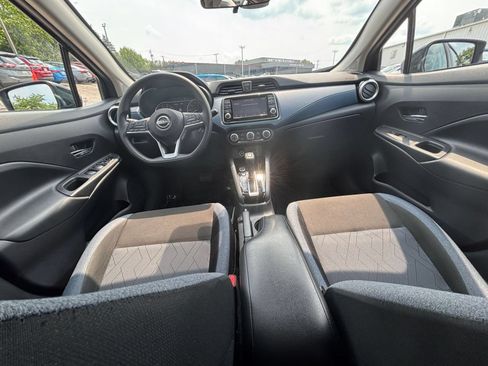 Used 2025 Nissan Versa SV FWD image 31