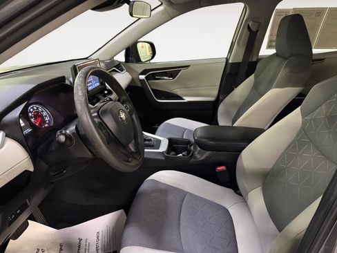 Used 2021 Toyota RAV4 XLE image 13
