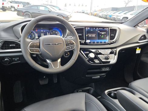 New 2025 Chrysler Voyager LX image 19