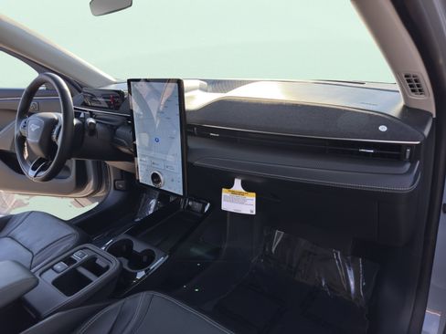 Used 2025 Ford Mustang Mach-E Premium image 51