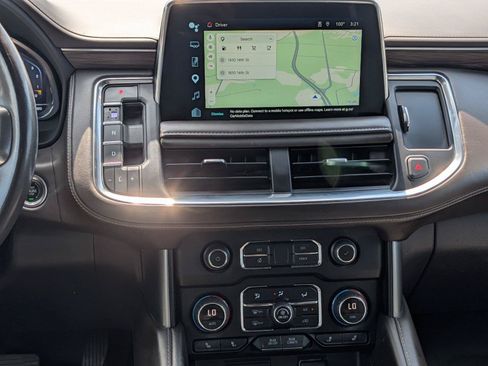 Used 2022 Chevrolet Suburban LT AWD/4WD image 30