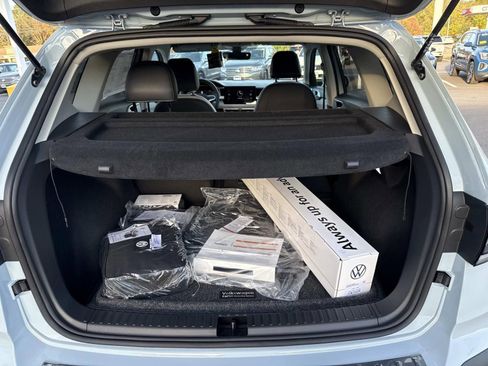 New 2025 Volkswagen Taos SE image 4