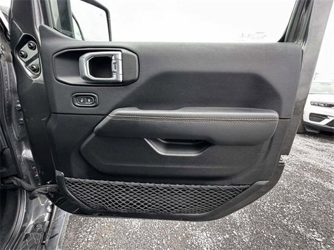 Used 2021 Jeep Gladiator Overland image 15