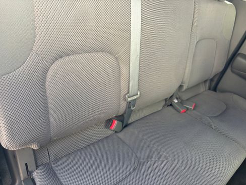 Used 2016 Nissan Frontier SV image 18