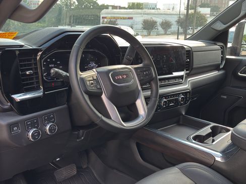 Used 2025 GMC Sierra 2500 SLT AWD/4WD image 10