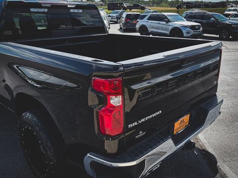 Used 2020 Chevrolet Silverado 1500 LT w/ Texas Edition AWD/4WD image 9