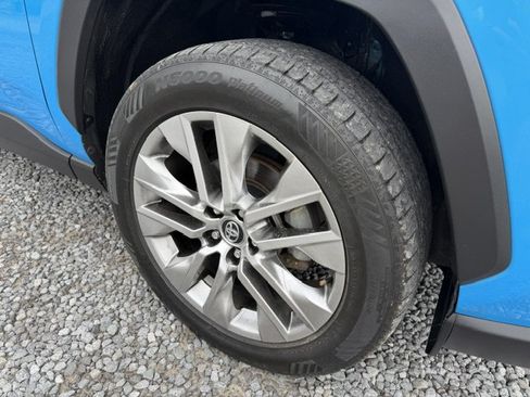 Used 2020 Toyota RAV4 XLE Premium FWD image 7
