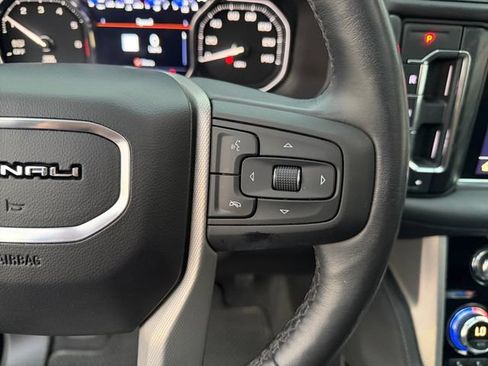 Used 2021 GMC Yukon XL Denali w/ Denali Premium Package AWD/4WD image 24