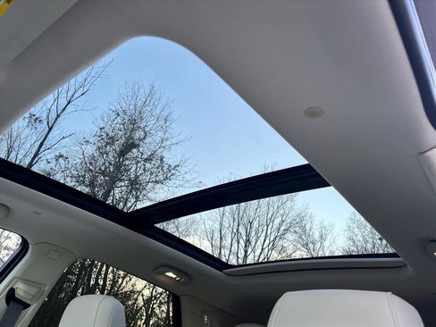 Used 2018 Cadillac XT5 Luxury w/ Driver Awareness Package image 9