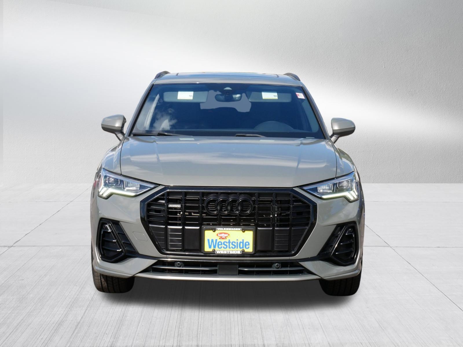 Used 2023 Audi Q3 2.0T Premium w/ Black Optic Sport Package AWD/4WD image 2