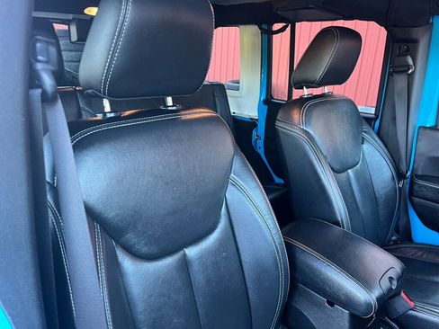 Used 2017 Jeep Wrangler Unlimited Sahara w/ Quick Order Package 24E Chief AWD/4WD image 40