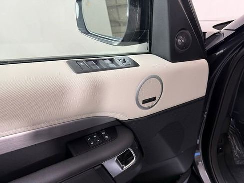 Certified 2025 Land Rover Discovery Dynamic SE AWD/4WD image 11