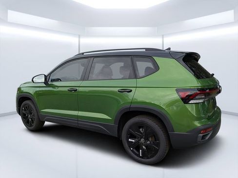 New 2026 Volkswagen Taos SE image 5