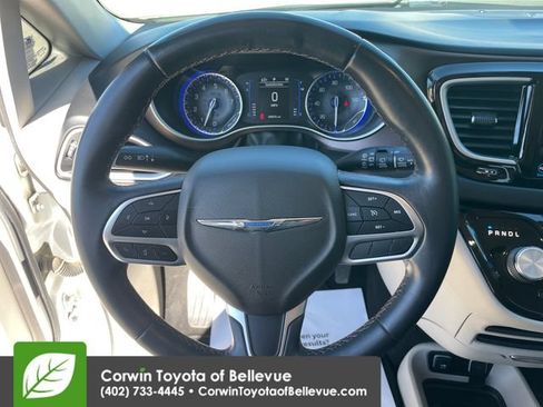 Used 2018 Chrysler Pacifica Touring-L w/ Tire & Wheel Group FWD image 22