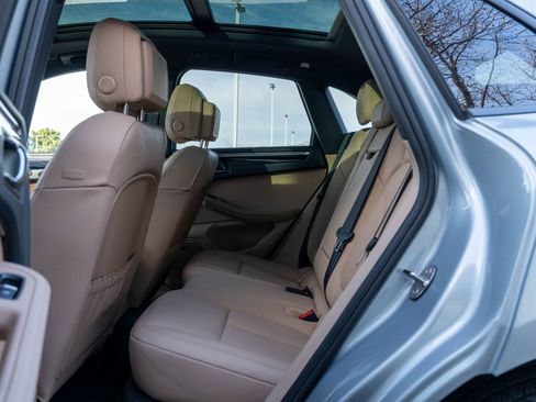 Certified 2025 Porsche Macan image 31