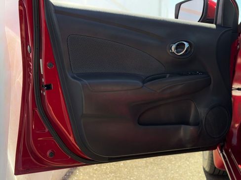 Used 2015 Nissan Versa SV FWD image 10