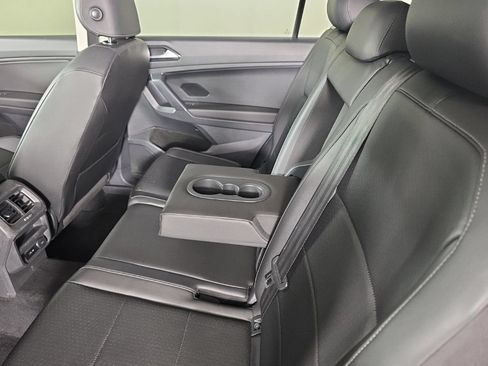 Used 2018 Volkswagen Tiguan SE w/ Panoramic Sunroof Package AWD/4WD image 28