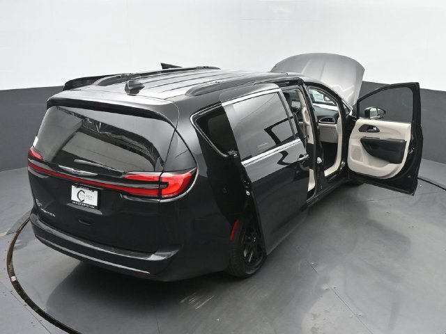 Used 2022 Chrysler Pacifica Touring-L FWD image 62
