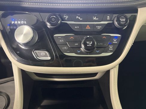 Used 2021 Chrysler Pacifica Limited w/ Premium & Safety Sphere Group image 36