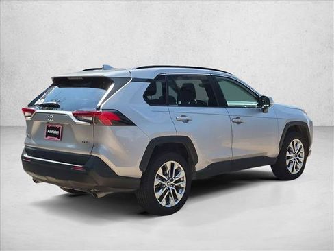 Used 2021 Toyota RAV4 XLE Premium FWD image 5