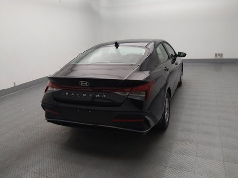 Used 2025 Hyundai Elantra SE FWD image 7